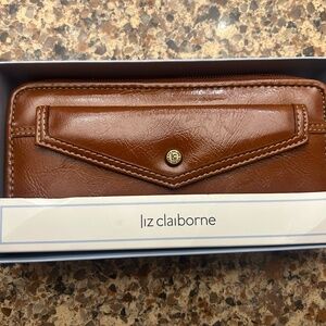Brand NEW Liz Claiborne Brown Leather Wallet